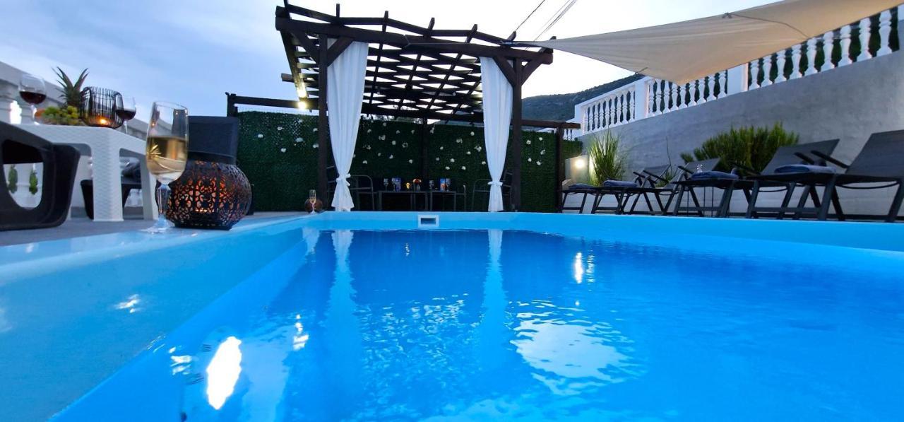 Kaštela Sunny Holiday House With Pool מראה חיצוני תמונה