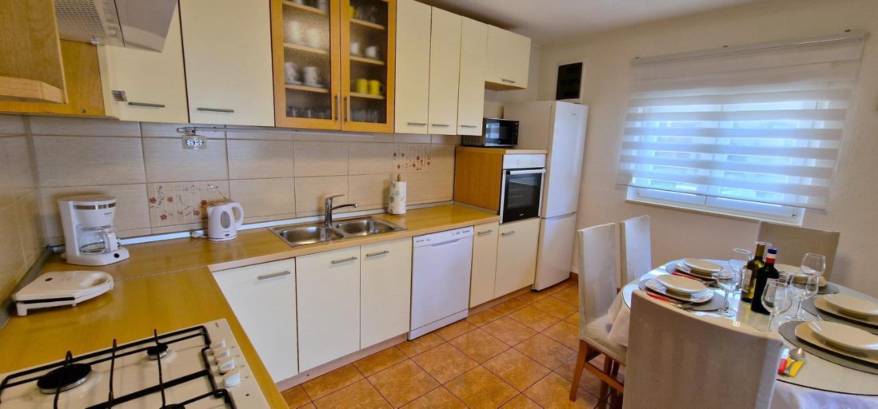 Kaštela Sunny Holiday House With Pool מראה חיצוני תמונה