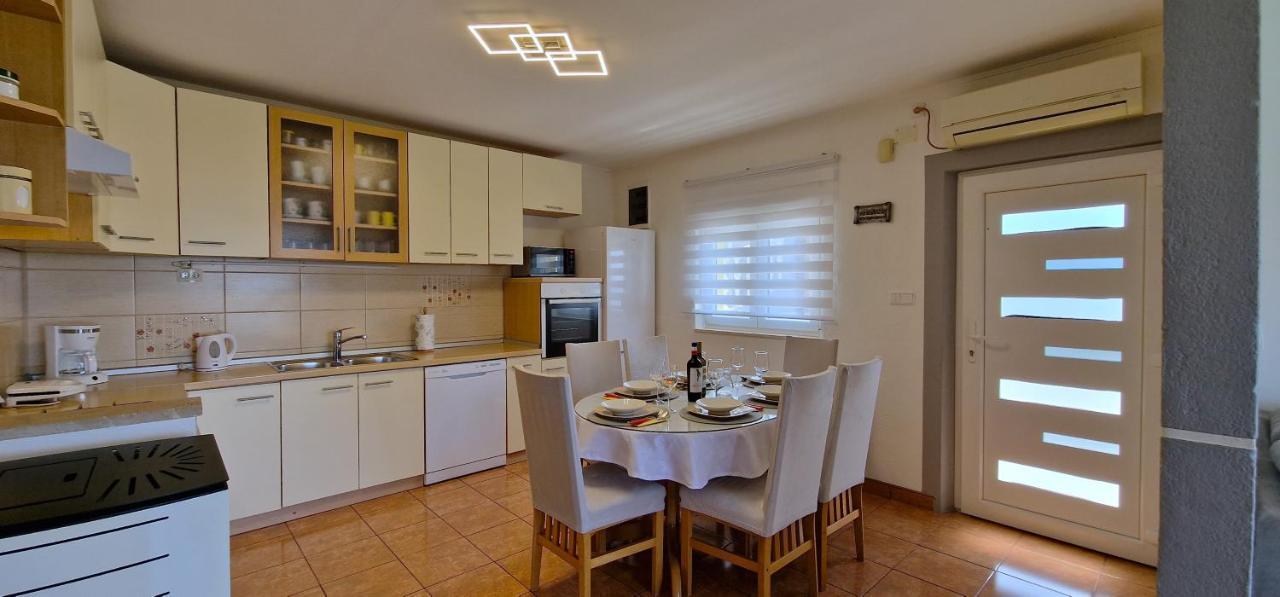 Kaštela Sunny Holiday House With Pool מראה חיצוני תמונה